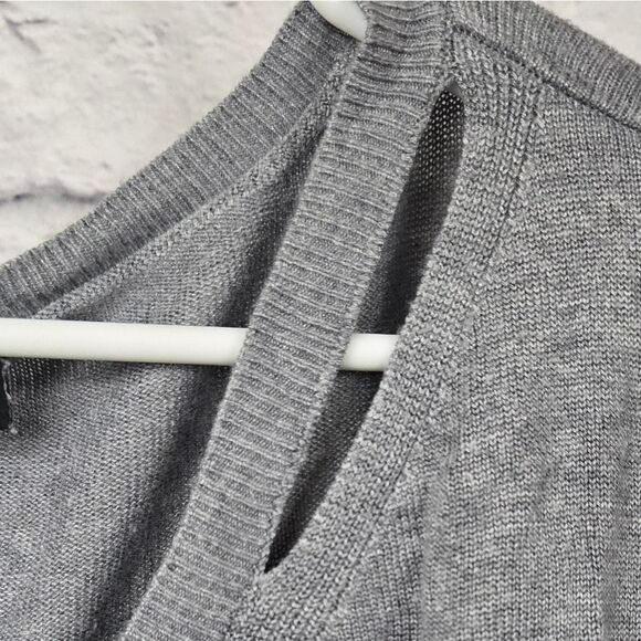 Lane Bryant Pleated Chiffon Back Gray Sweater Pullover Cut Out V-Neck Plus Size - Picture 4 of 13